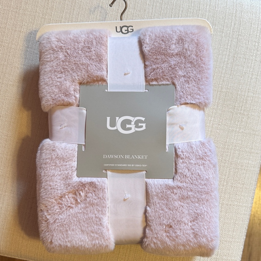 UGG Dawson Plush Throw Blanket in Light Pink